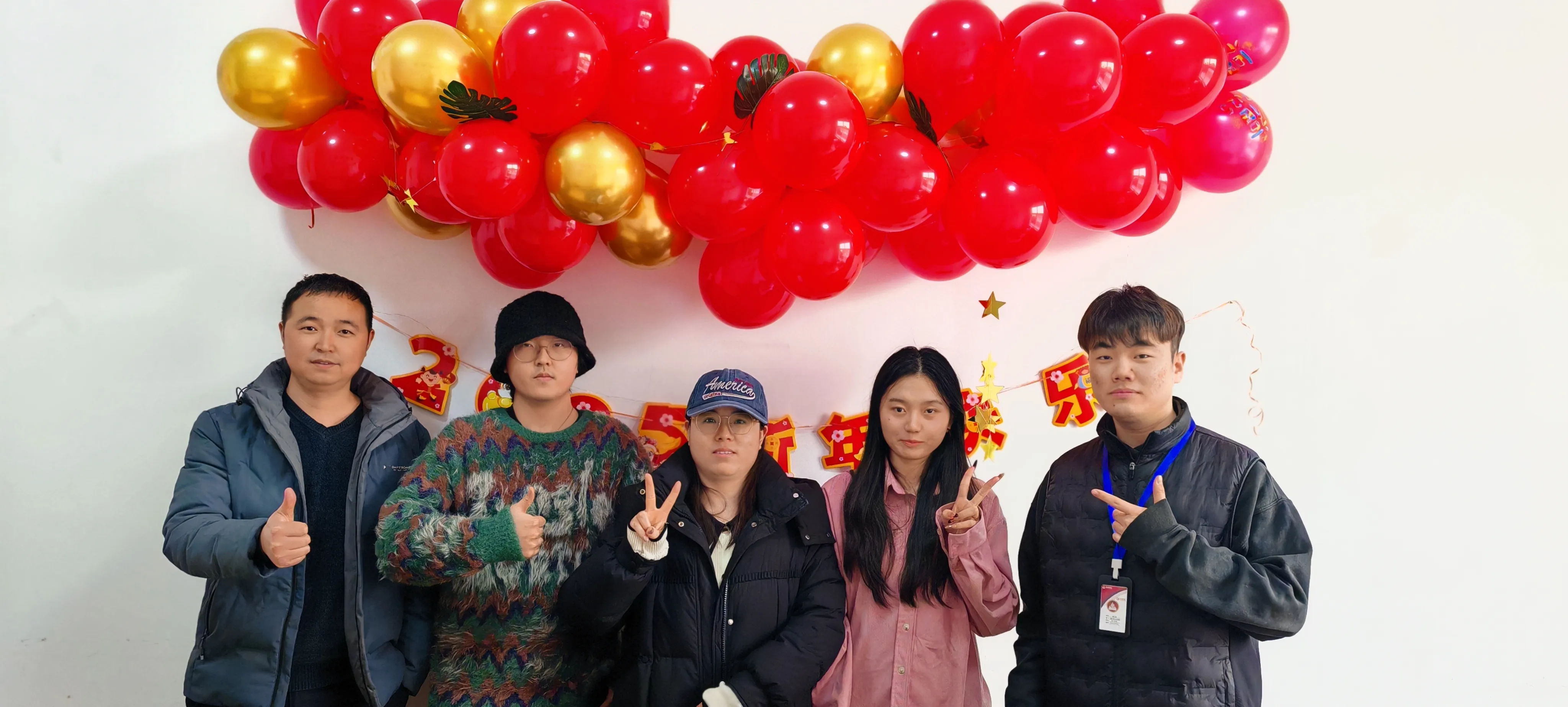 회사는 새해를 맞이하고 훌륭한 새로운 장을 씁니다.