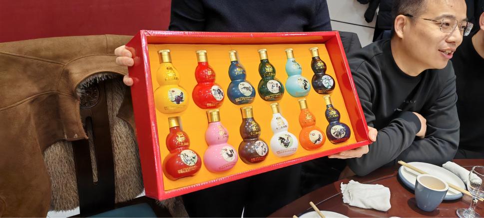 Zemeijia는 연례 팀 축하 행사를 통해 말의 해를 맞이합니다.