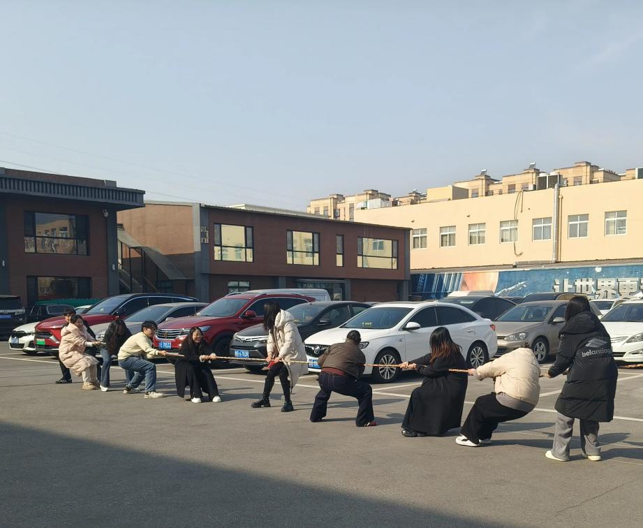 제메이지아 정오 줄다리기 및 줄넘기